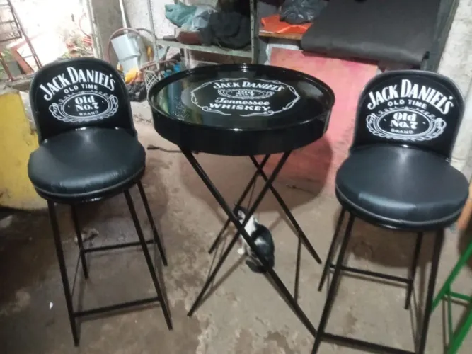 Mesa bistrô e Banquetas personalizada