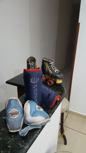 Equipamento para hóquei sobre rodas.