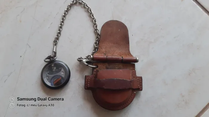 Relógio de Bolso Antigo com Estojo de Couro ( ACEITO PROPOSTA )