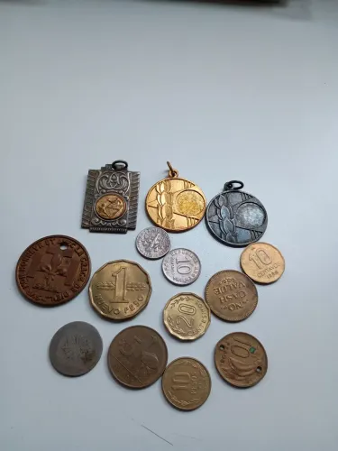 Lote de medalhas e moedas antigas 