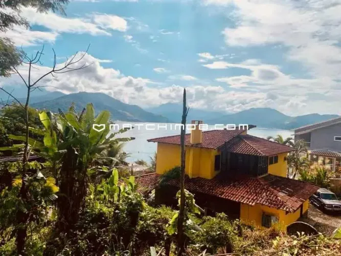Terreno em condomínio fechado com vista espetacular para o mar e acesso a praia privativa.