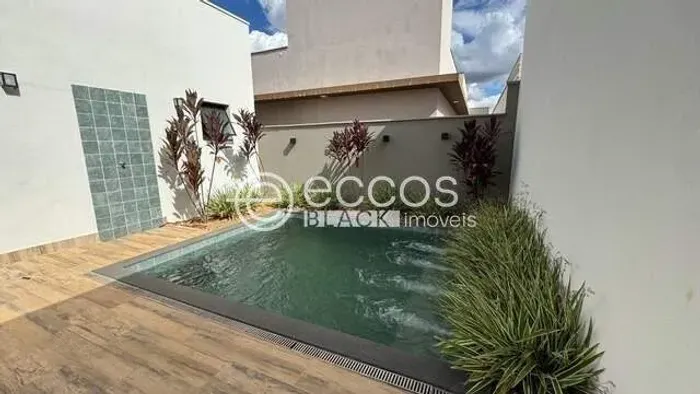Casa em condomínio à venda, 4 quartos, 4 suítes, 4 vagas, Novo Mundo - Uberlândia/MG