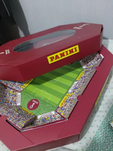 Albúm copa do mundo Qtar 2022 Dourado/com a cauxa do estádio completo