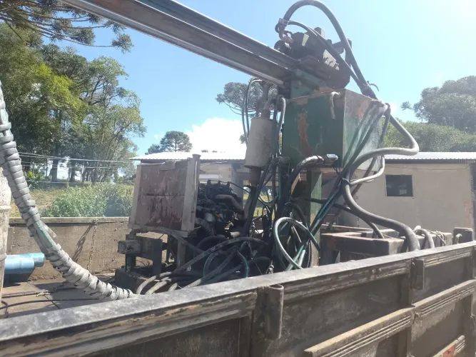 Máquina pra perfuração de poço semi artesiano até 120 metros
