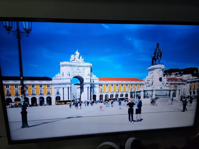 Smart TV LG 43" 4K (funcionando bem mas com defeito)