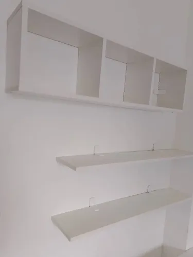 Prateleira branca para parede