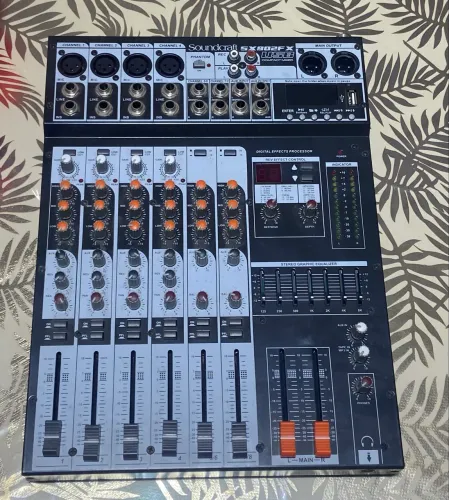 Mesa De Som 8 Canais Soundcraft Sx802fx Usb Sx-802 127