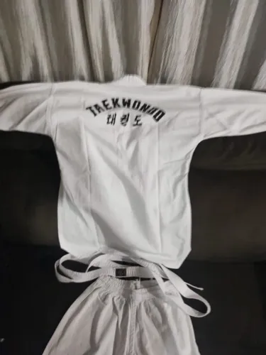 Kimono de taekwondo usado poucas vezes tamanho A2 adulto, com faixa branca