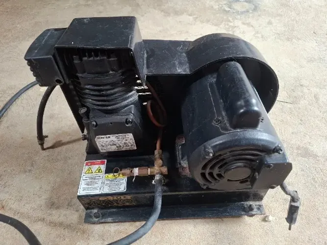 Compressor de ar Portátil 0,5hp Schulz 110/220V 73l/min 1400rpm