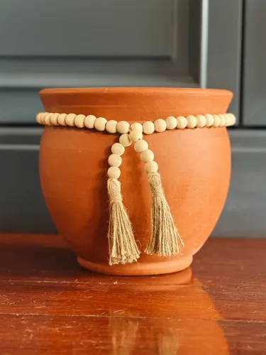 Vaso terracota com colar 