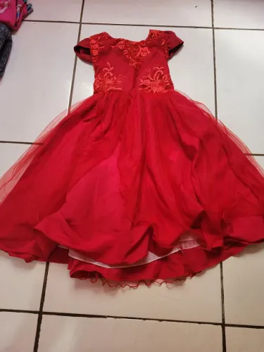 Vestido vermelho para 5 a 6 anos