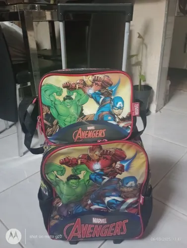 MOCHILA RODINHAS MARVEL / AVENGERS