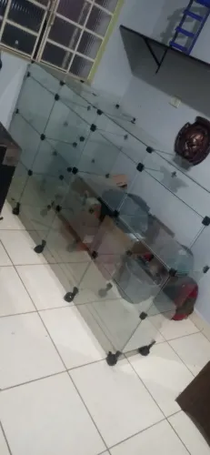 Estante de vidro modulada