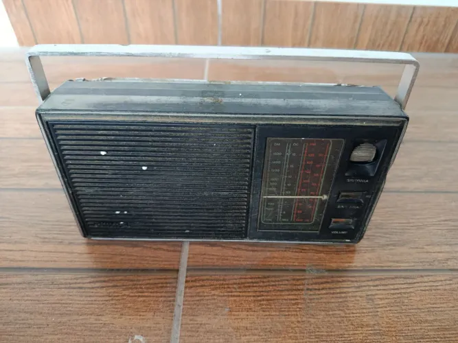 Rádio Philips antigo 