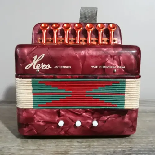 Acordeon Médio Hero Vintage UC 102