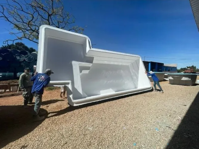 Piscina de fibra de 7 Metros ! Mão de Obra de escavação e instalação!