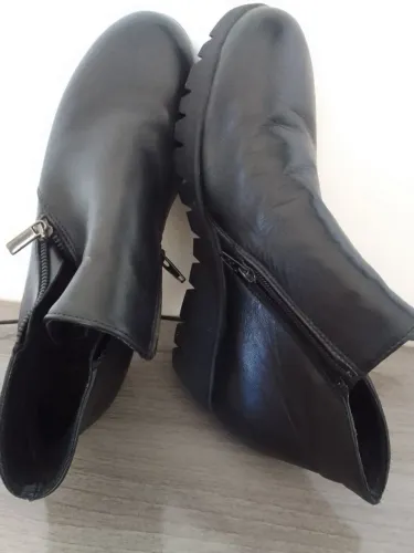 Botas Femininas de Couro Preto