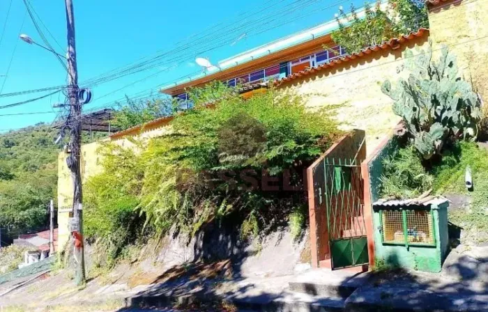 Casa Rio do Ouro São Gonçalo/RJ com 2 Quartos Garagem Quintal