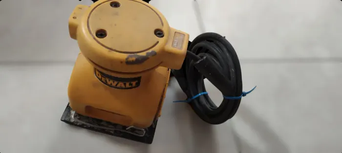 Lixadeira Orbital Dewalt DW411 (Leia Descrição) - Diga sua Oferta.