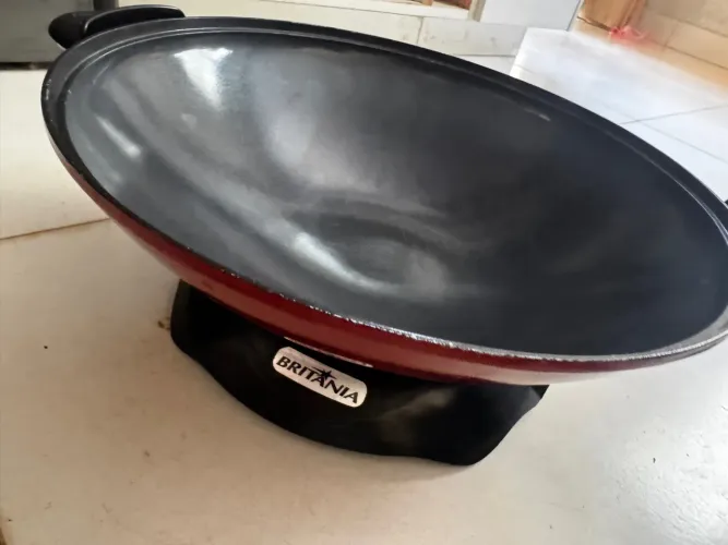 Panela elétrica wok Britânia 220v