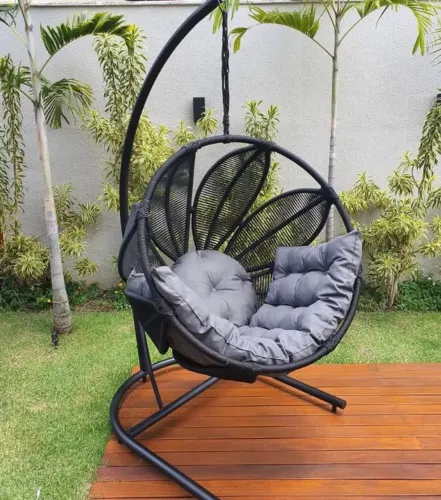 Concha de Balanço em Modelo de Folha com Pedestal.