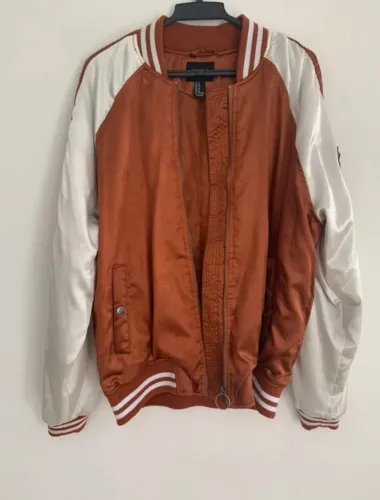 jaqueta bomber caramelo e off white Forever 21