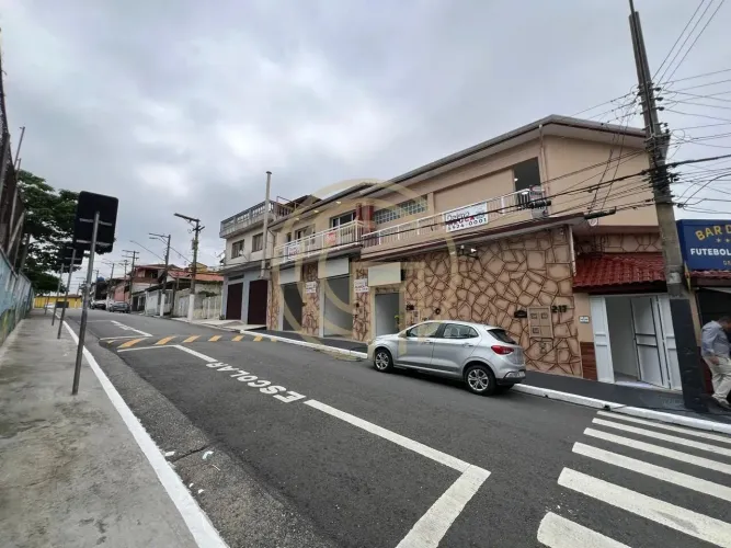Sala comercial com mezanino 21 m², pronta para uso!