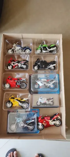 Lote de 10 Motos miniaturas 