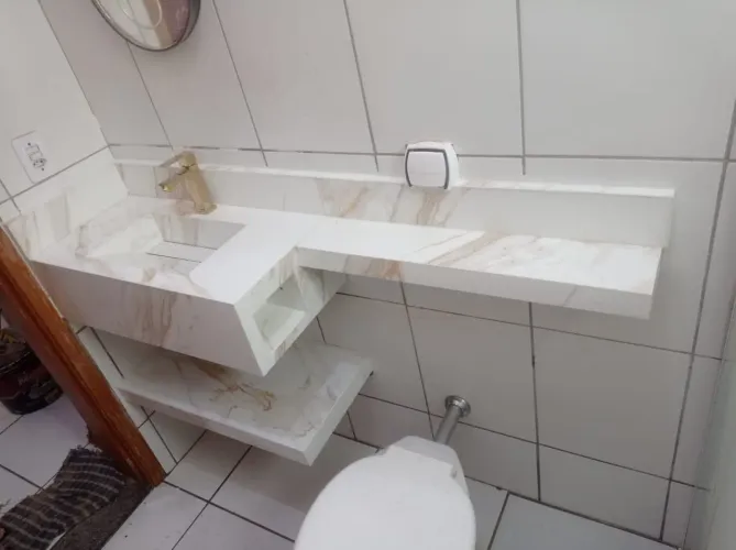 Cuba para banheiro em porcelanato com design moderno