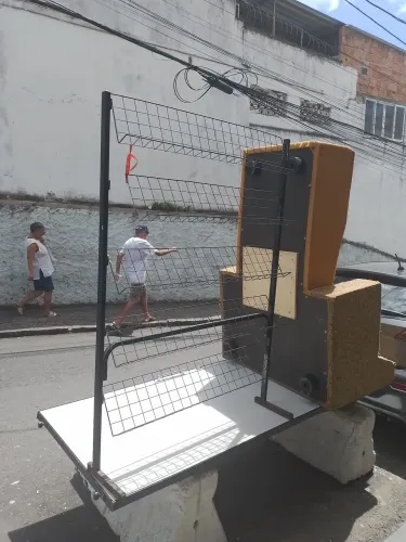 Prateleira tipo sapateira de ferro