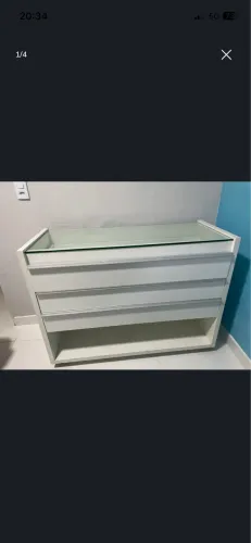 Cômoda com vidro temperado 