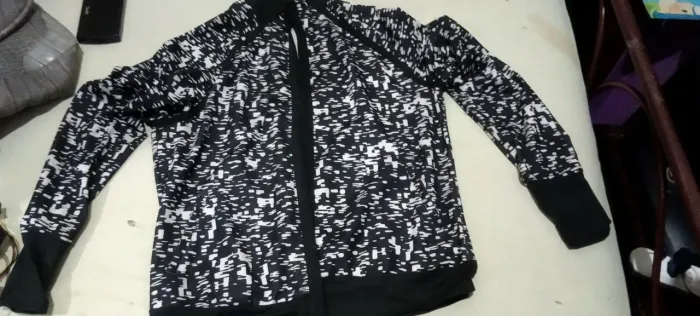 Jaqueta Feminino Adidas tamanho G leiam as medidas