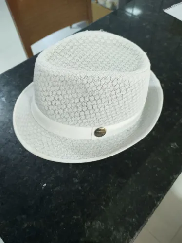 Chapéu Fedora Branco em Tecido Leve