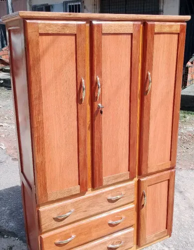 Guarda roupa de solteiro 3 portas frete grátis.