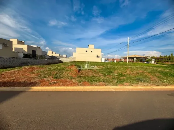 Condomínio Jardins Parma - Lote de esquina, sem vizinho de frente, com 367,87 m² - 