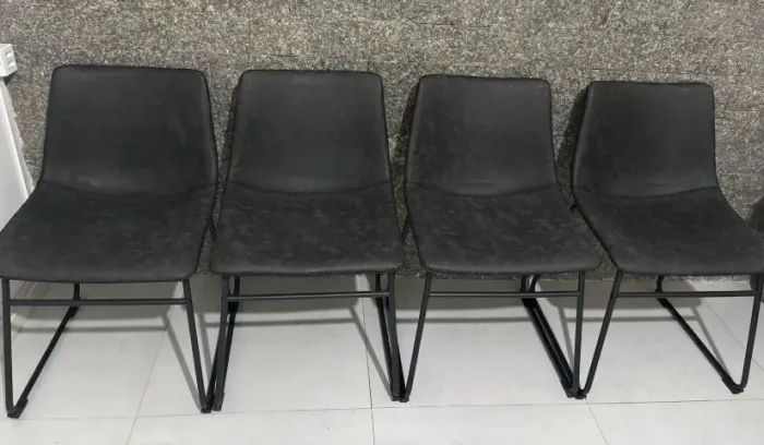 Conjunto com 4 cadeiras 