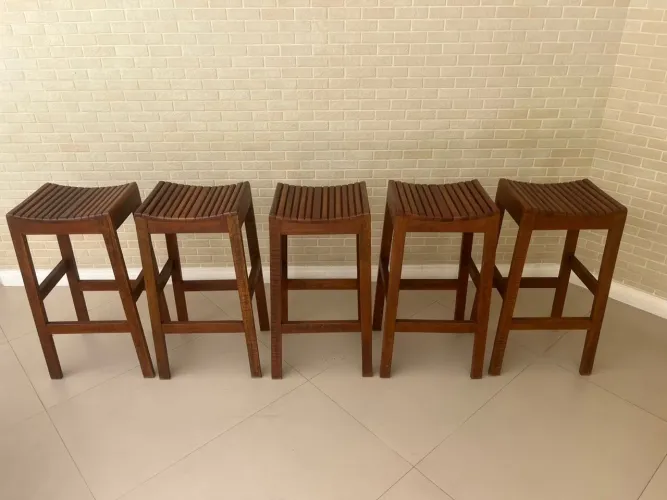 Banco de Madeira para Balcão