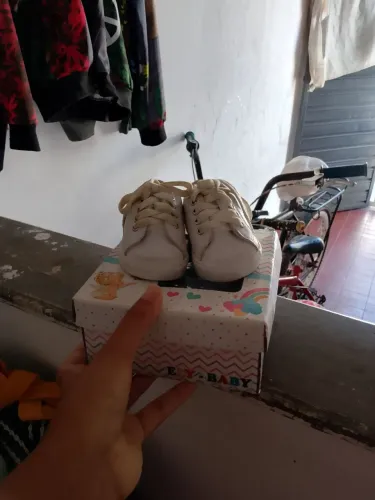 Vendo sapatinho de bebê semi novo