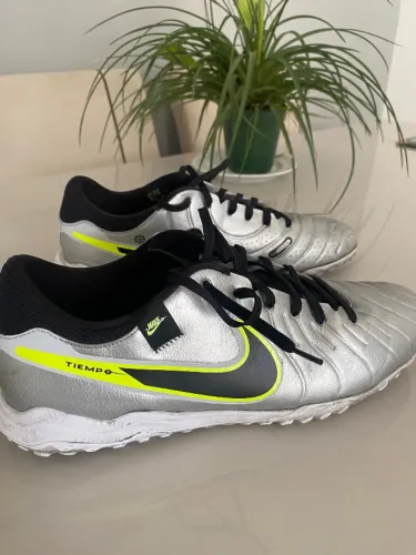 Chuteira Nike Society