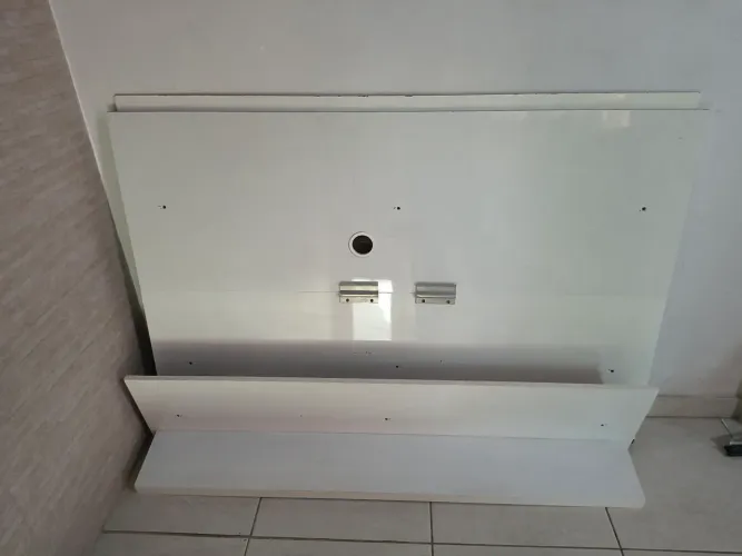 Painel de TV Branco - com nicho