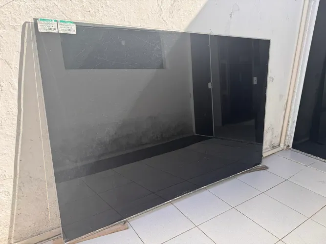 Vendo tampo em vidro ,mesa,porta fixa.