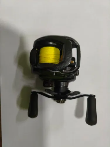 Carretilha Daiwa Tatula 100hs direita