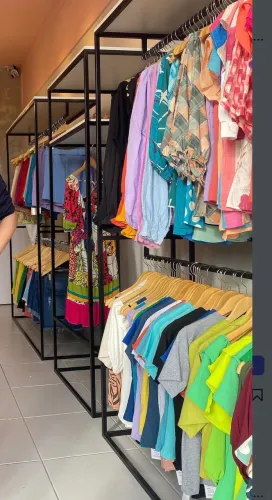 Vendo painel para vitrine + balcão + arara 