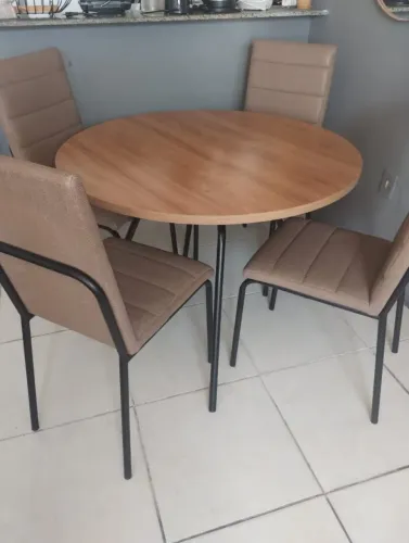CONJUNTO DE MESA C/ 4 CADEIRAS ESTOFADAS (EXCELENTE ESTADO DE CONSERVAÇÃO)