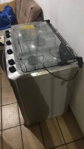 Fogão em bom estado de conservação