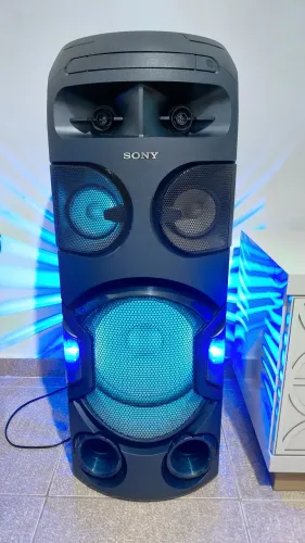 Vendo Linda Torre de Som Sony em perfeito estado. 