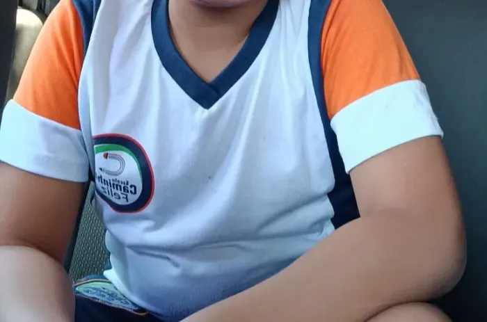 Vende se uniformes do Escola Caminho Feliz