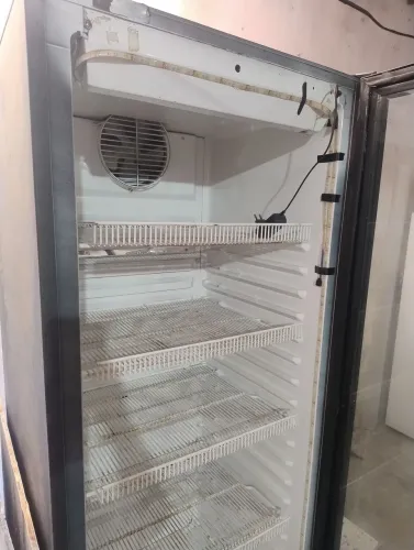 Freezer expositor vertical preto