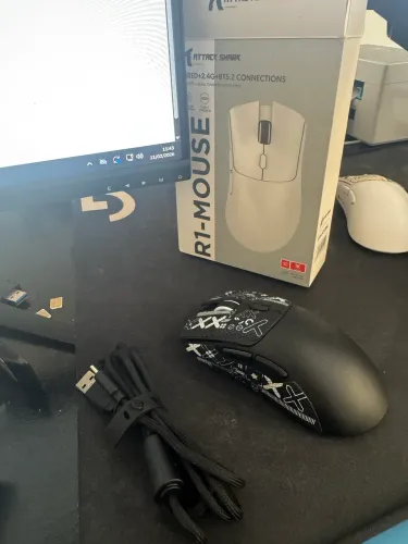 Attack shark r1 preto