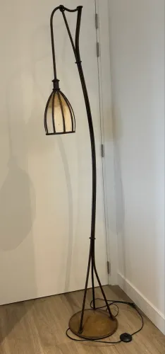 Luminária alta de chão